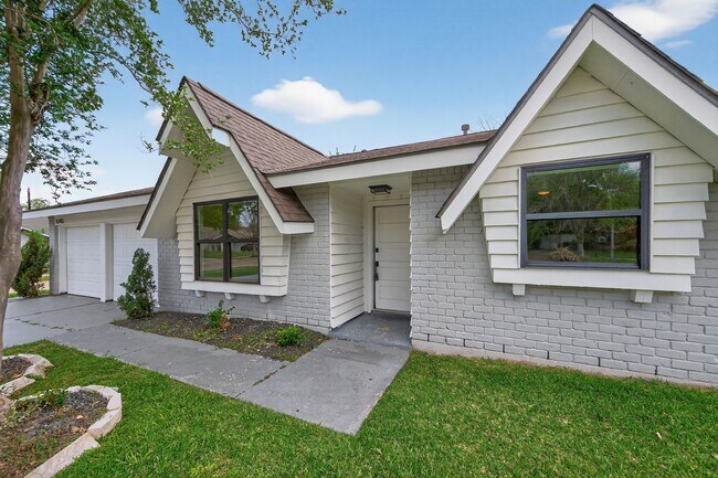 5743 Ludington Dr in Houston, TX - Building Photo - Building Photo