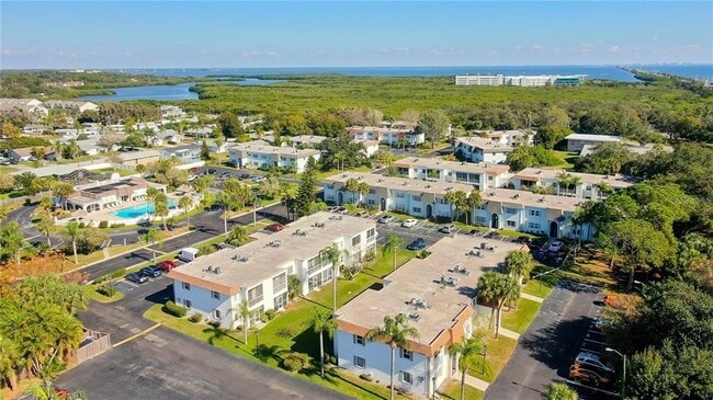 355 McMullen Booth Rd in Clearwater, FL - Building Photo - Building Photo