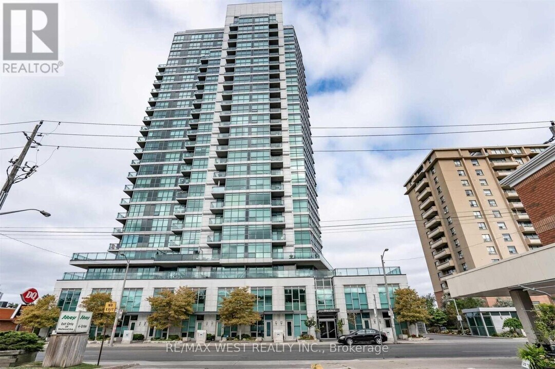 1048-1048 Broadview Ave in Toronto, ON - Building Photo