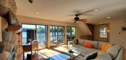 4390 Lakeview Trail in Traverse City, MI - Foto de edificio - Building Photo