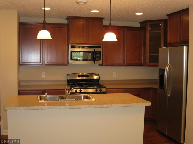 2113 Cedar Grove Trl in Eagan, MN - Building Photo - Building Photo
