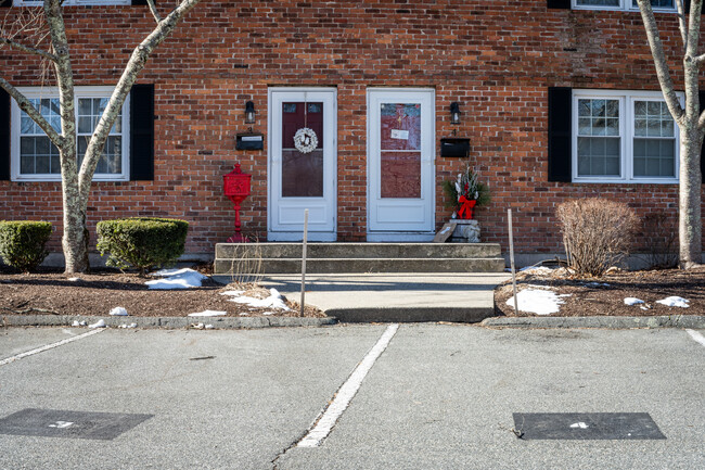 Dodgetown Condominiums in Niantic, CT - Building Photo - Building Photo