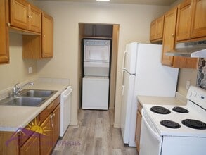 2801 Lerwick Rd in Sacramento, CA - Building Photo - Building Photo