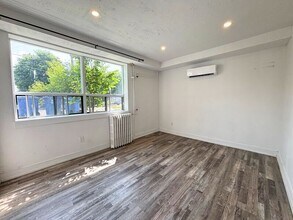 1 E 35th St in Hamilton, ON - Building Photo - Building Photo