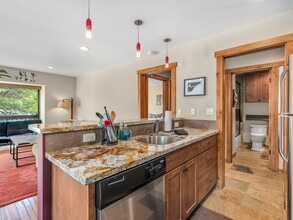 420 Shirley Canyon Rd, Unit 420 Shirley Canyon Rd #34 in Tahoe City, CA - Foto de edificio - Building Photo