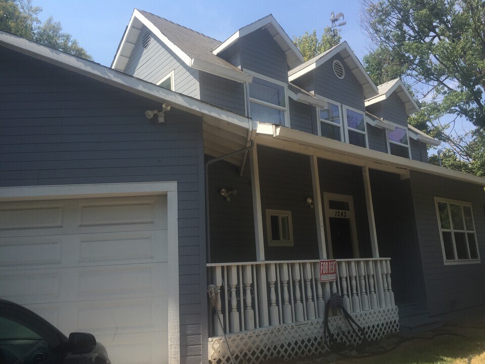 1243 Stewart Ave in Chico, CA - Building Photo