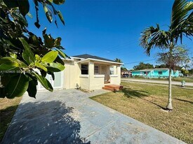 2403 Scott St in Hollywood, FL - Building Photo