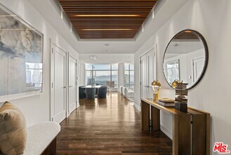 900 W Olympic Blvd in Los Angeles, CA - Building Photo - Building Photo