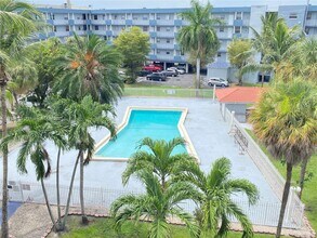 1655 W 44th Pl in Hialeah, FL - Building Photo - Building Photo
