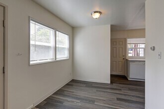 611 Harrington Ave NE in Renton, WA - Building Photo - Building Photo