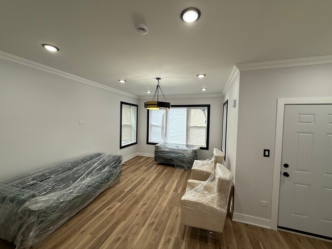 7959 S Escanaba Ave in Chicago, IL - Building Photo - Building Photo