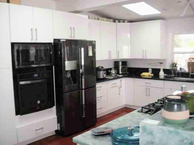 property at 5148 Paradise Dr