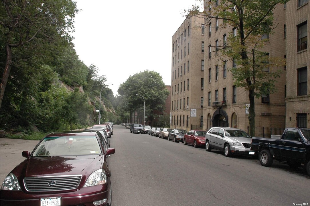 225 Bennett Ave in New York, NY - Foto de edificio