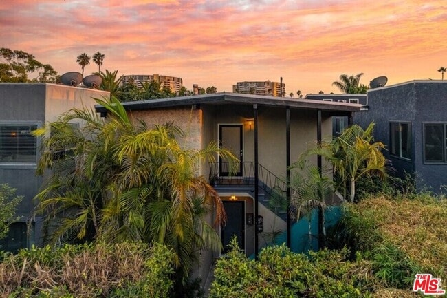 property at 2521 Abbot Kinney Blvd