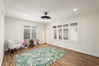 27480 Cherry Creek Dr in Santa Clarita, CA - Building Photo - Building Photo