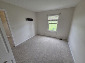 2206 Flagstone Ln in Carpentersville, IL - Building Photo - Building Photo