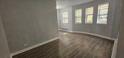 4533 N Dover St, Unit 4537-2E in Chicago, IL - Building Photo - Building Photo