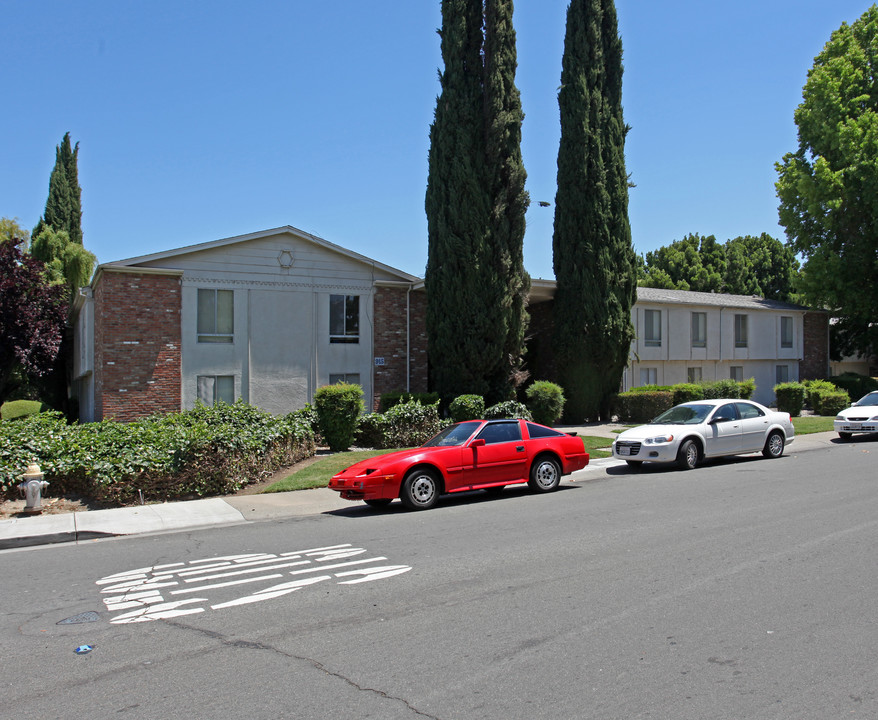 Colony House Apartments in Sacramento, CA - Foto de edificio