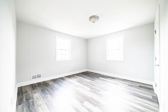 8063 Stratman Rd in Dundalk, MD - Building Photo - Building Photo