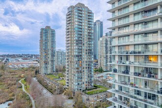 2355 Madison Ave in Burnaby, BC - Building Photo - Primary Photo