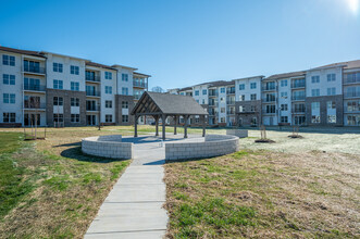 Fairmont at South Lake in Bowie, MD - Foto de edificio - Building Photo