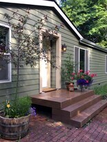 13210 Wagon Wheel in Rainier, WA - Building Photo