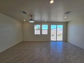 8910 Lucky Crest St in Enterprise, NV - Foto de edificio - Building Photo