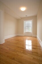 691 Massachusetts Ave, Unit 4 in Boston, MA - Foto de edificio - Building Photo