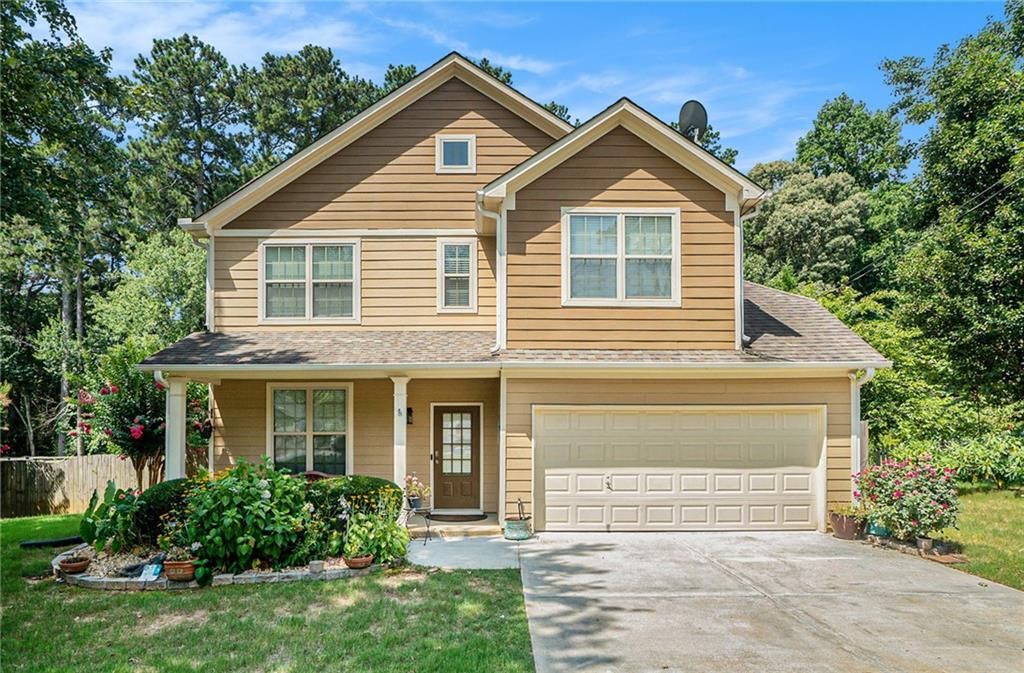 2061 Hutton Dr in Grayson, GA - Building Photo