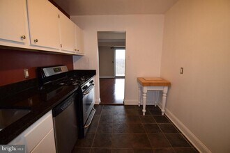 9039 Sligo Creek Pkwy in Silver Spring, MD - Building Photo - Building Photo