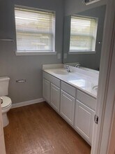 1324 S Johnson St in Alvin, TX - Building Photo - Building Photo