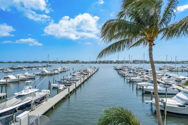 806 E Windward Way in Lantana, FL - Building Photo - Building Photo