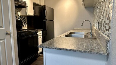 5426 Menchaca Rd in Austin, TX - Building Photo - Building Photo