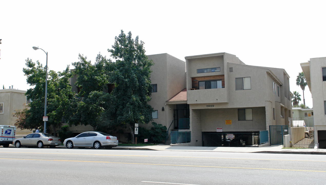 15020 Burbank Blvd in Sherman Oaks, CA - Building Photo