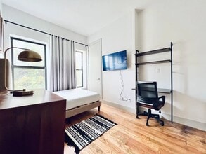 Furnished room/NOT APARTMENT, Unit 4 in Brooklyn, NY - Foto de edificio - Building Photo