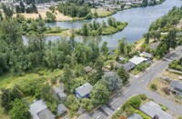 369 W D St, Unit 2 in Springfield, OR - Building Photo - Building Photo