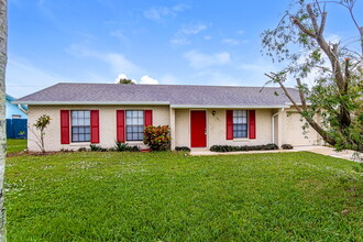 431 Veronica Ave NE in Palm Bay, FL - Foto de edificio - Building Photo