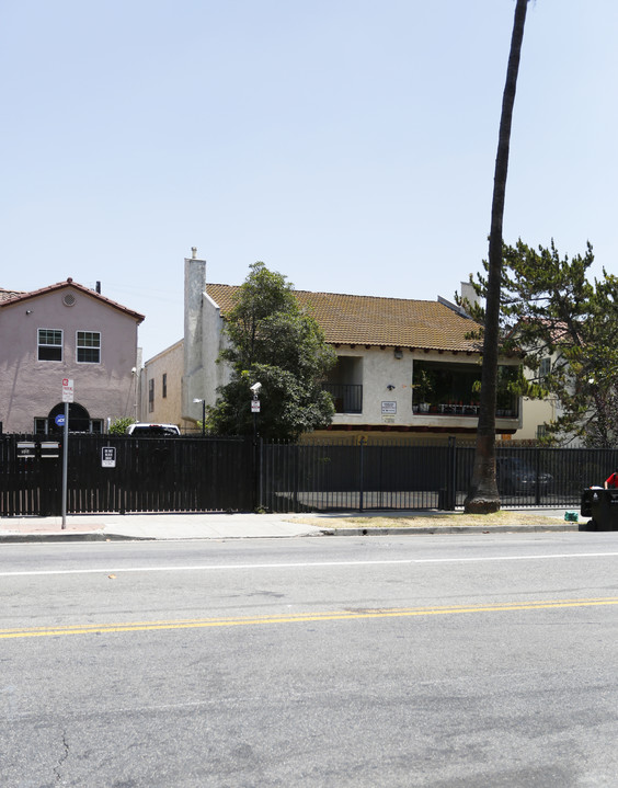 306 S Commonwealth Ave in Los Angeles, CA - Building Photo