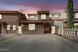 3519 Oasis Dr in El Paso, TX - Building Photo - Building Photo