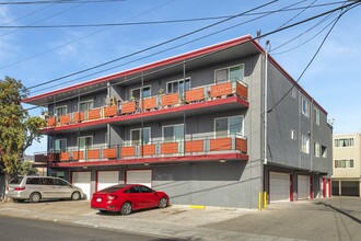 Middlefield Apartments in Redwood City, CA - Foto de edificio - Building Photo