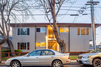 333 Catalpa St in San Mateo, CA - Building Photo - Building Photo