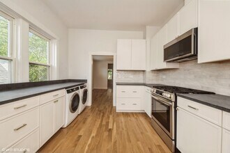 2524 W Lyndale St in Chicago, IL - Building Photo - Building Photo