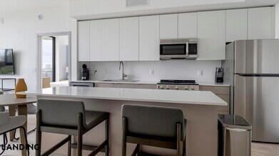 1155 NE 126th St, Unit 632 in North Miami, FL - Foto de edificio - Building Photo