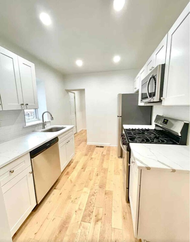 2457 Gaul St in Philadelphia, PA - Building Photo - Building Photo