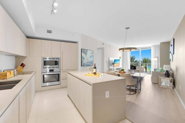 4111 S Ocean Dr in Hollywood, FL - Building Photo - Building Photo