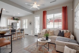 Vlux at Peoria Heights in Peoria, AZ - Foto de edificio - Building Photo