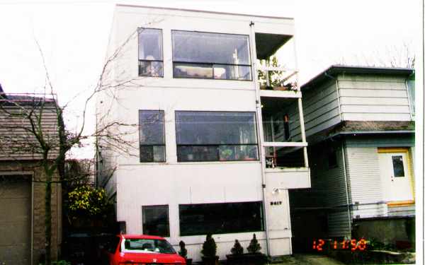 2417 11th Ave E in Seattle, WA - Building Photo