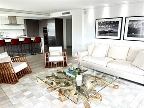 177 Ocean Lane Dr, Unit 308 in Key Biscayne, FL - Building Photo - Building Photo
