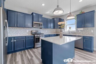 1225 Maple Ln in Carver, MN - Foto de edificio - Building Photo
