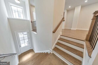 413 Bishop Ln in Woodstock, GA - Foto de edificio - Building Photo